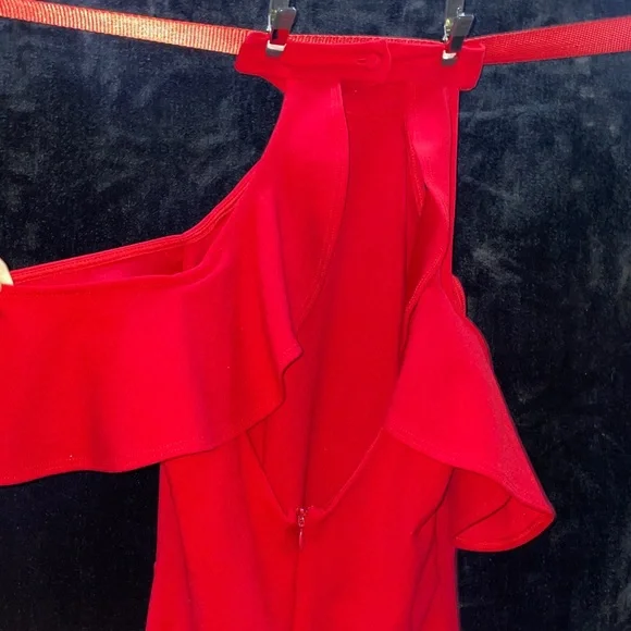 Elegant Red Off-Shoulder Dress - Picture 6 of 10